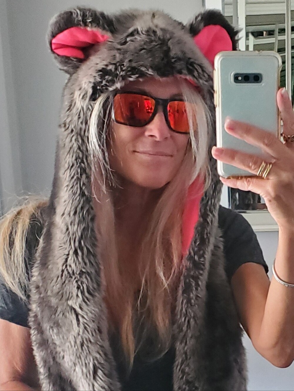 Rare SpiritHoods Wolf Grey  Faux Fur Hood Scarf Pink with Intergrated Speakers